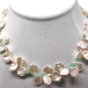 Mother of Pearl flowers necklace