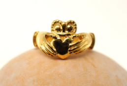 yorgo gold claddagh ring